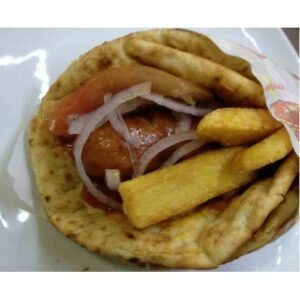 Πίτα με λουκάνικο χωριάτικο